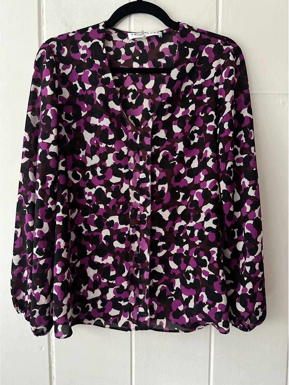 Trina Turk 100% Silk Blouse Women's Size XS Purple Abstract Splatter V-Neck Top